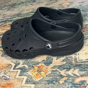 Black unisex crocs